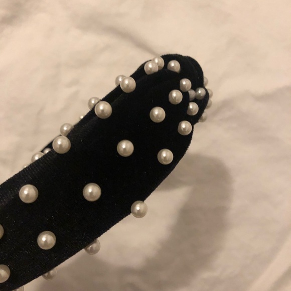 Velvet pearl studded knot headband - Picture 3 of 4